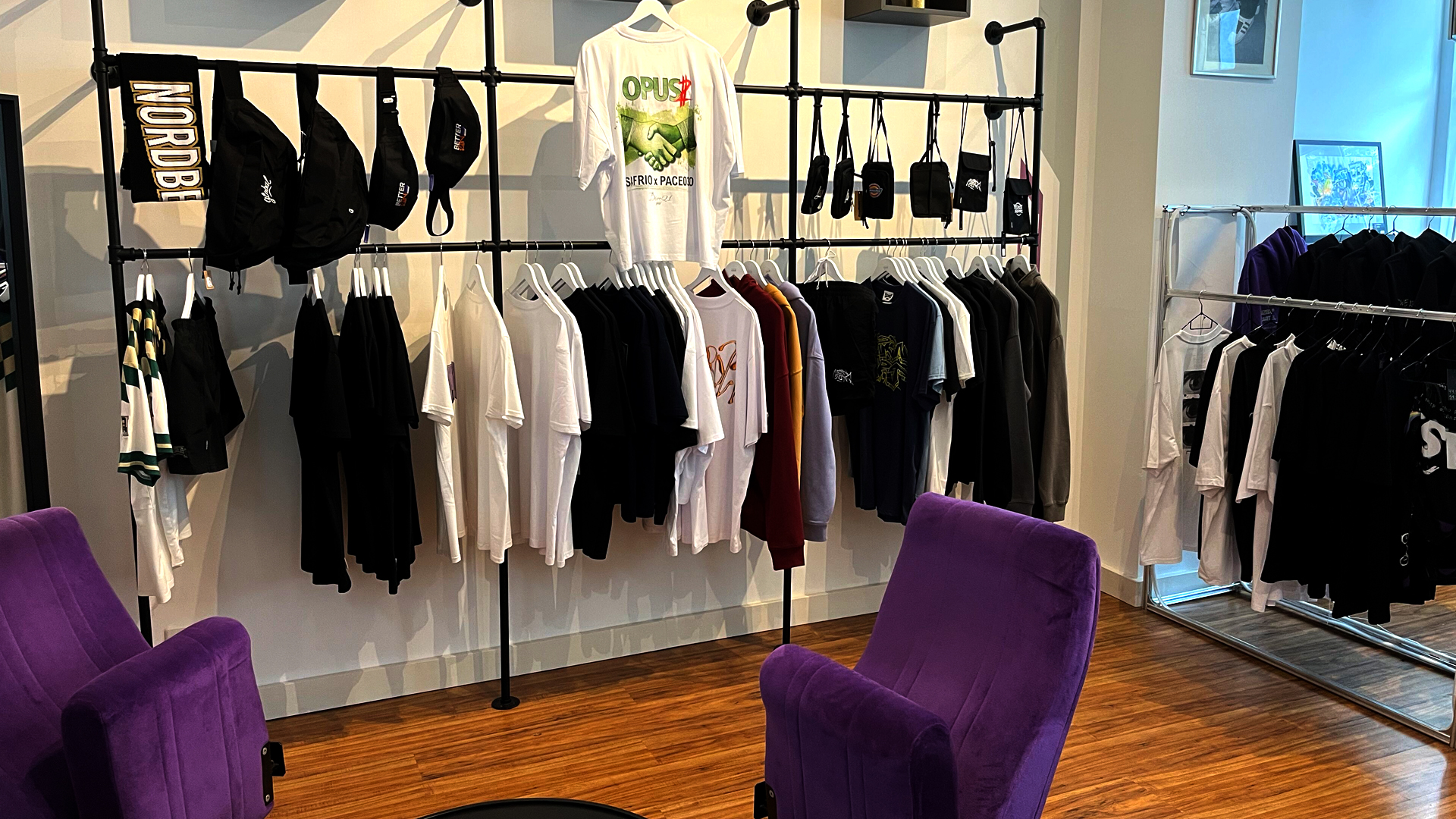 Unsere Streetwear-Abteilung. Von global, Atzen Sport & Nized, Unfair oder auch Nordberliner Merch.
